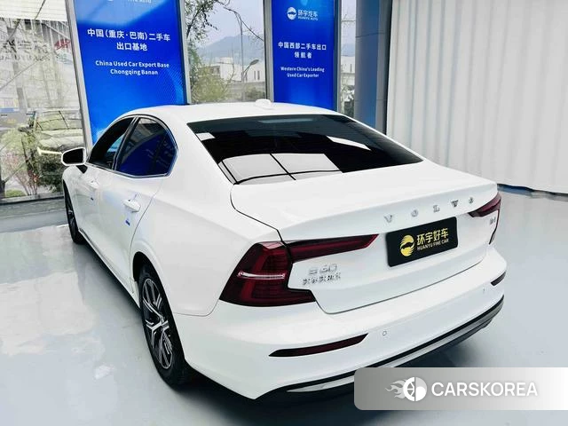 Volvo S60 2023 Белый из Китая, фото 3