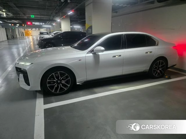 BMW 7 Series (G70) 2025 Белый из Кореи, фото 3