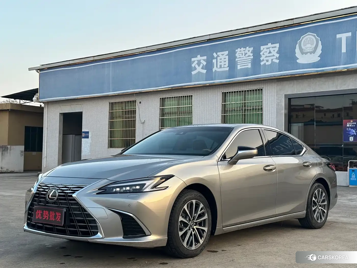 Lexus ES 2026 Silver/gray из Китая, фото 5