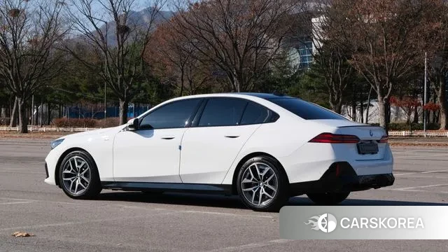 BMW 5 Series (G60) id 3420286 из Кореи 13