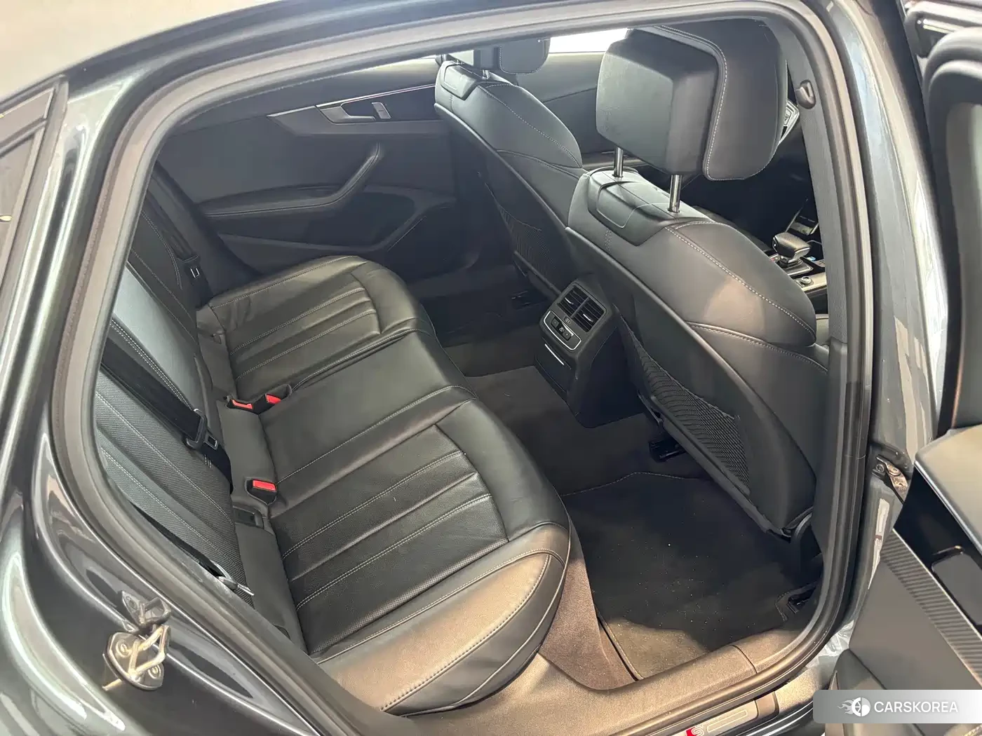 Audi A4L id 4546345 из Китая 8