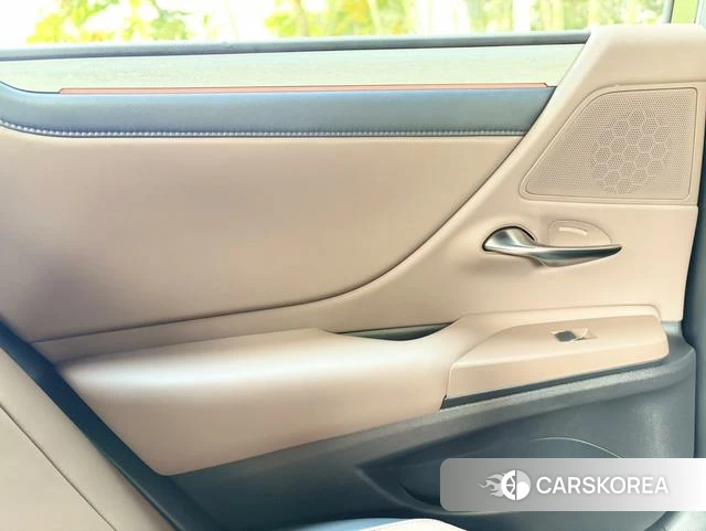 Lexus ES id 4314145 из Китая 16