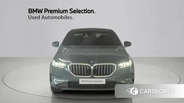 BMW 5 Series (G60) 2025 Темно-зеленый из Кореи, фото 3