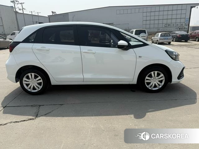 Honda Fit 2023 Белый из Китая, фото 5