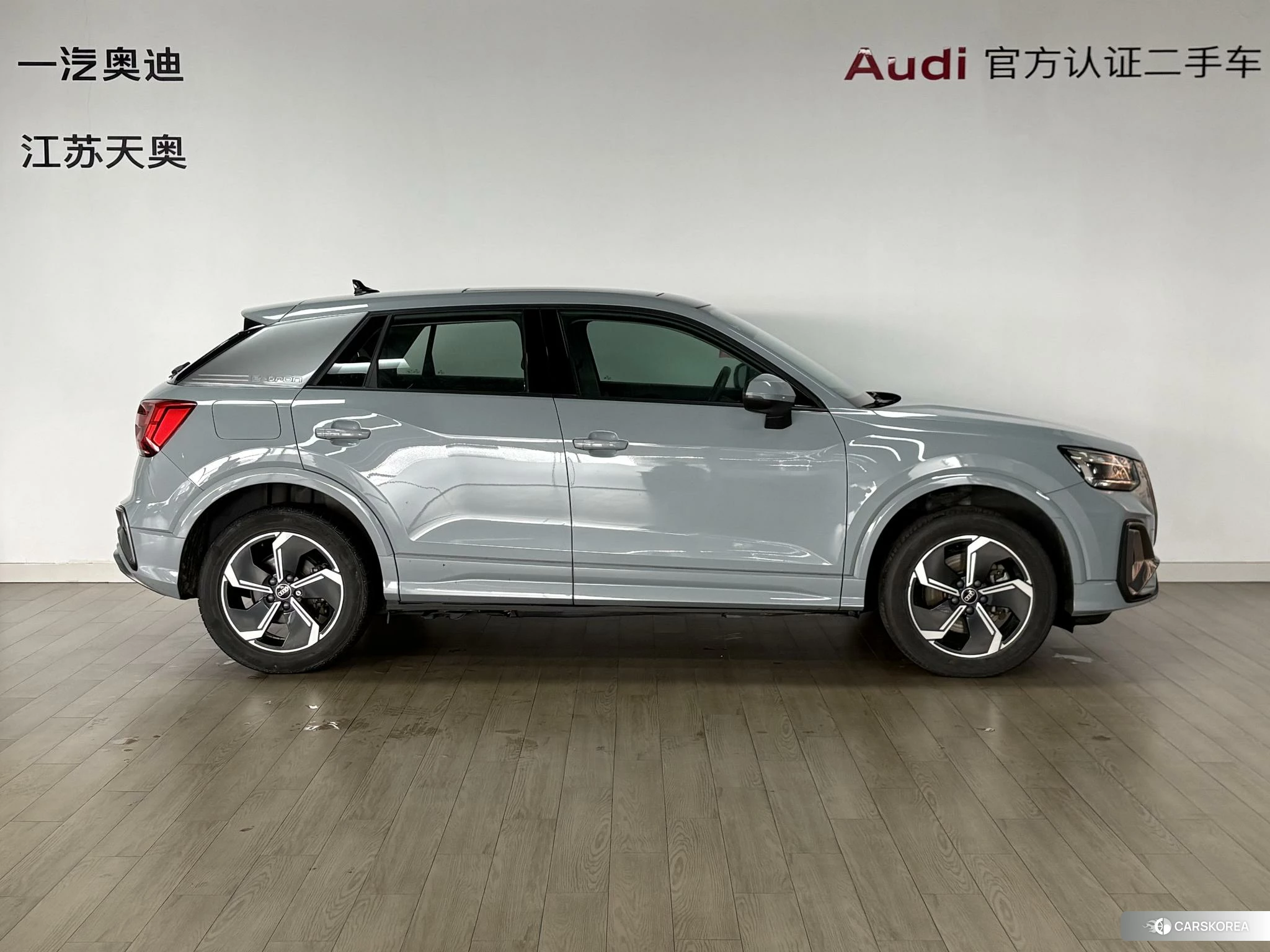 Audi Q2L 2021 Серебристо-серый из Китая, фото 3