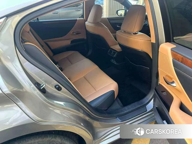 Lexus ES id 4277365 из Китая 22