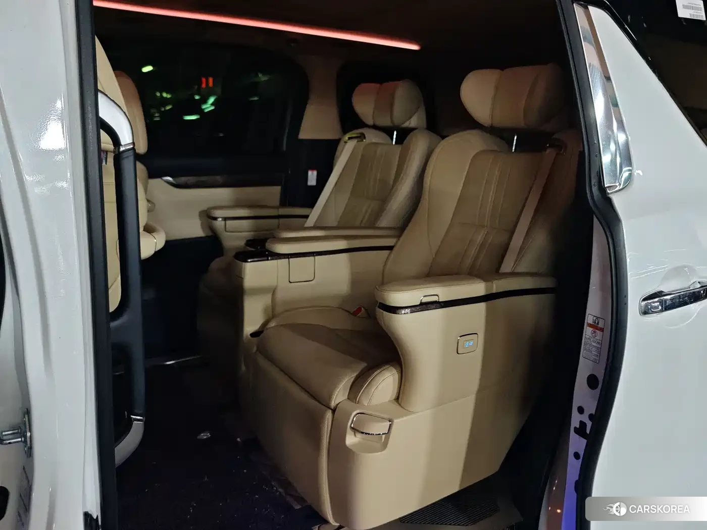 Toyota Vellfire 2022 Белый из Китая, фото 3