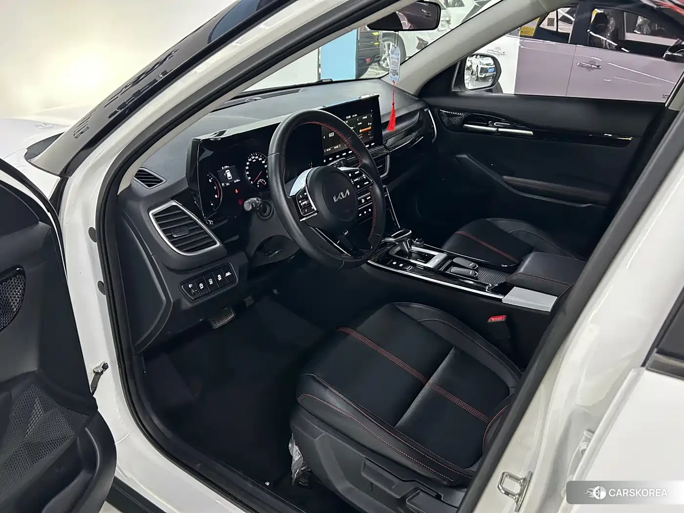 Kia KX3 proud run 2023 Белый из Китая, фото 5