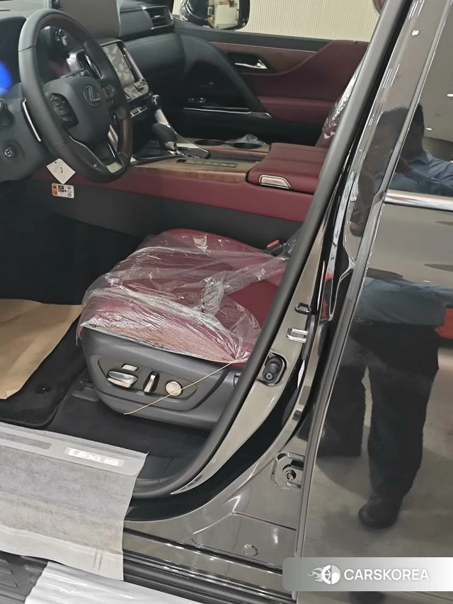 Lexus LX 2025 Черный из Китая, фото 3