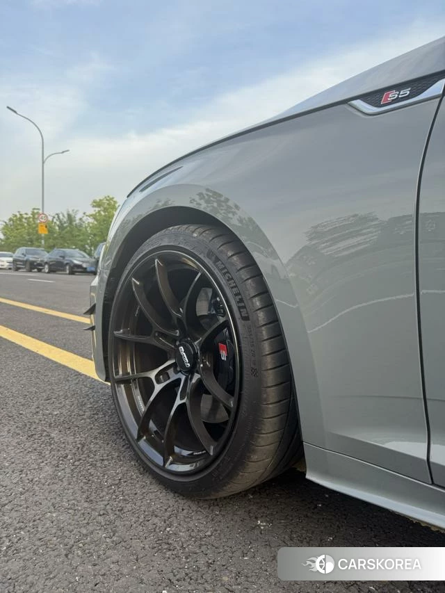 Audi S5 2023 Темно-серый из Китая, фото 3