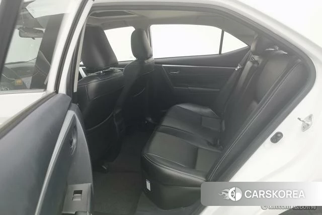Toyota Corolla dual engine E+ id 4211565 из Китая 17