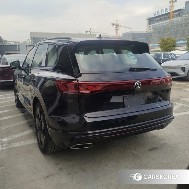 Volkswagen Touareg 2026 Черный из Китая, фото 5