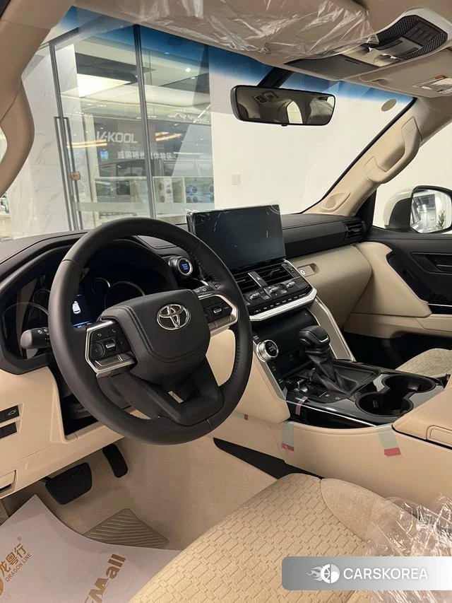 Toyota Land Cruiser (imported) 2024 Белый из Китая, фото 3
