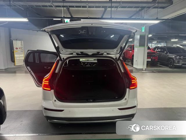 Volvo V60 Cross-Country 2nd Generation 2022 Белый из Кореи, фото 5