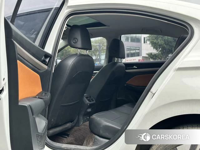 Volkswagen Bora 2023 Белый из Китая, фото 3
