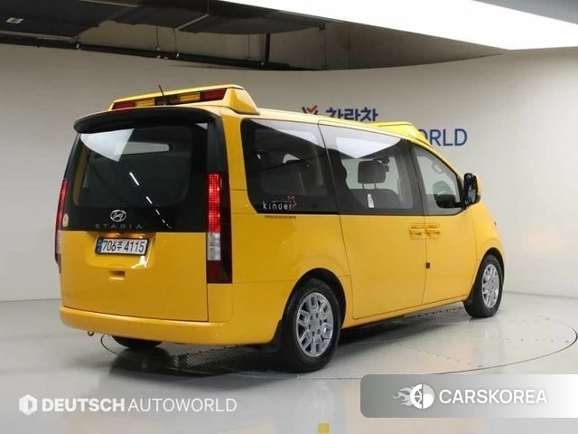 Hyundai Staria 2022 Желтый из Кореи, фото 3