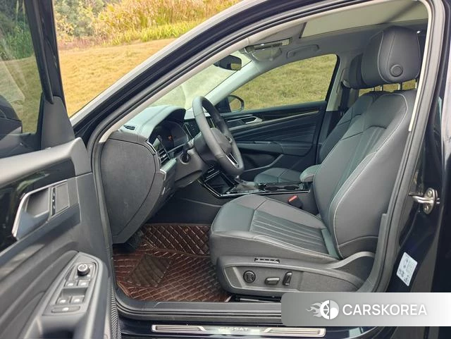 Volkswagen Passat 2025 Черный из Китая, фото 3