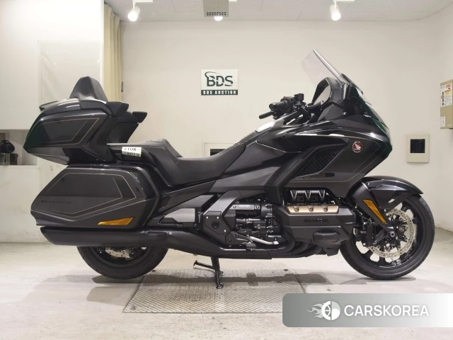 Проданный Honda GL1800 TOUR DCT 2026 из Японии