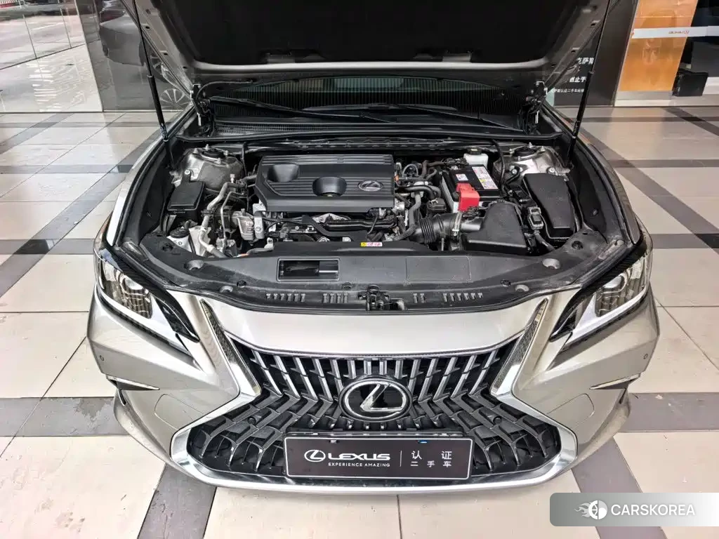 Lexus ES 2023 Silver/gray из Китая, фото 3