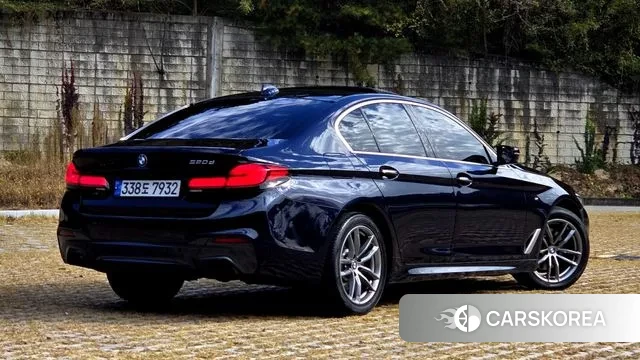 BMW 5 Series (G30) id 3363146 из Кореи 13