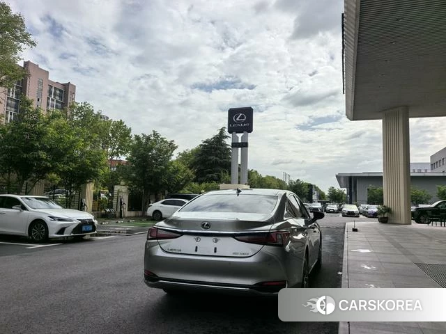 Lexus ES id 4297687 из Китая 10