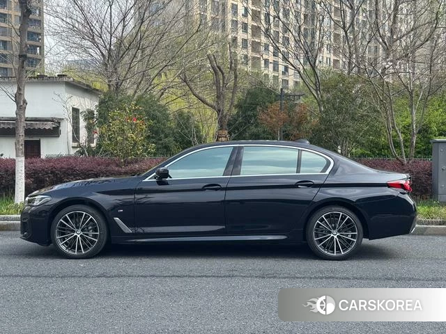 BMW 5 series 2022 Черный из Китая, фото 3