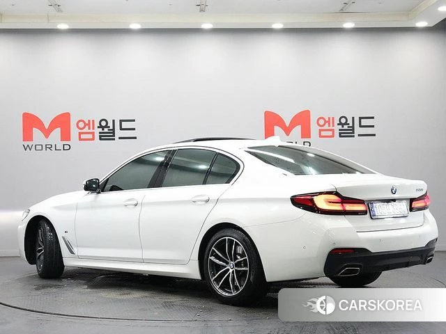 BMW 5 Series (G30) 2023 Белый из Кореи, фото 3