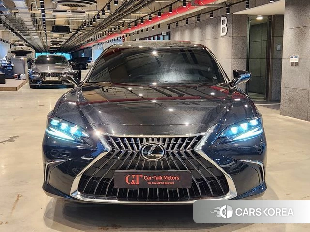 Lexus ES300h 7th generation 2023 Черный из Кореи, фото 6