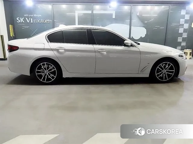BMW 5 Series (G30) id 3676948 из Кореи 13