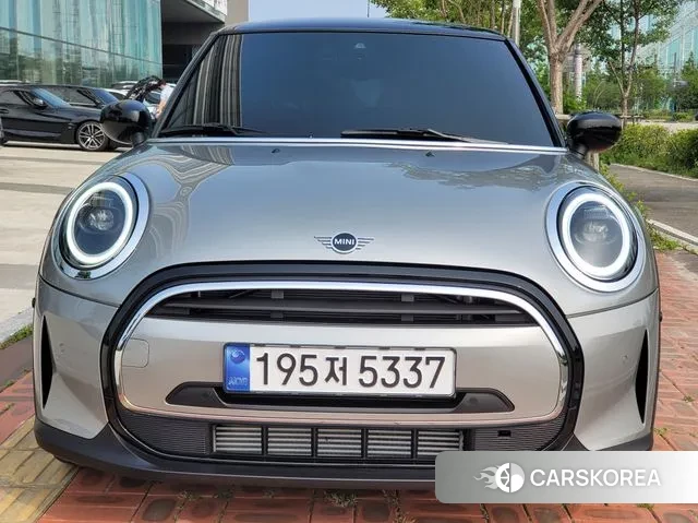Mini Cooper 2024 Серебряный из Кореи, фото 3
