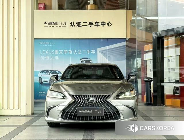 Lexus ES 2023 Серебристо-серый из Китая, фото 3