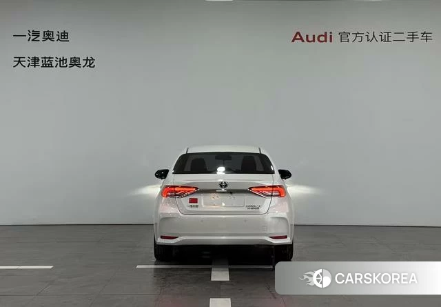Toyota Corolla 2023 Белый из Китая, фото 3