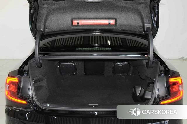 Volvo S90 PHEV 2024 Черный из Китая, фото 3