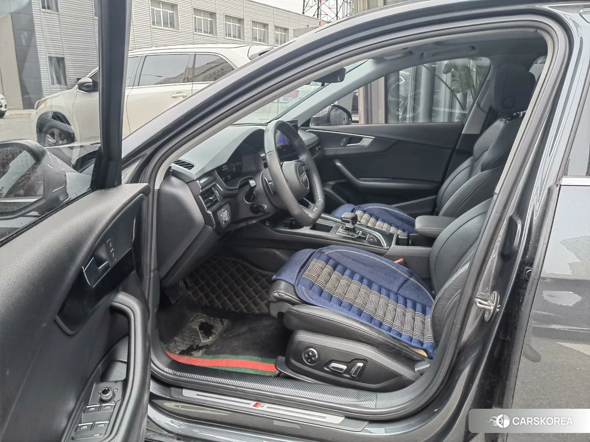 Audi A4L 2020 Темно-серый из Китая, фото 3