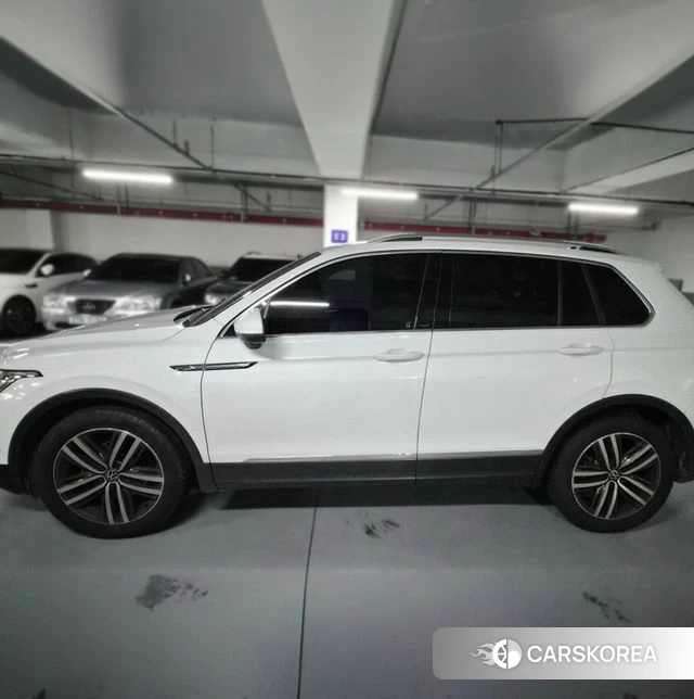 Volkswagen Tiguan second Generation 2024 Белый из Кореи, фото 3