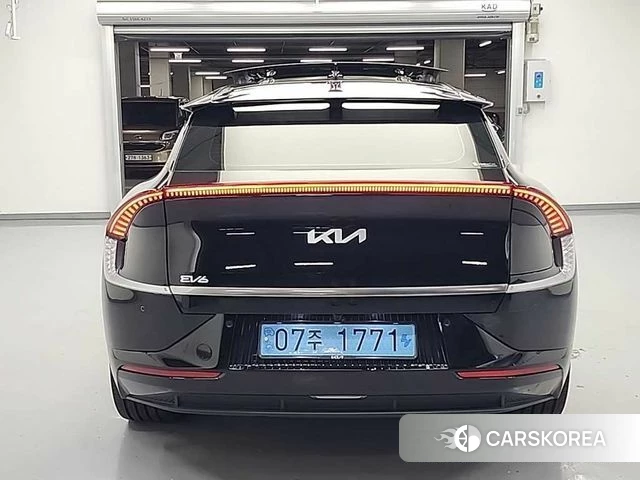 Kia EV6 2023 Черный из Кореи, фото 3