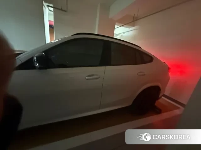 BMW X6M (G06) 2024 Белый из Кореи, фото 3