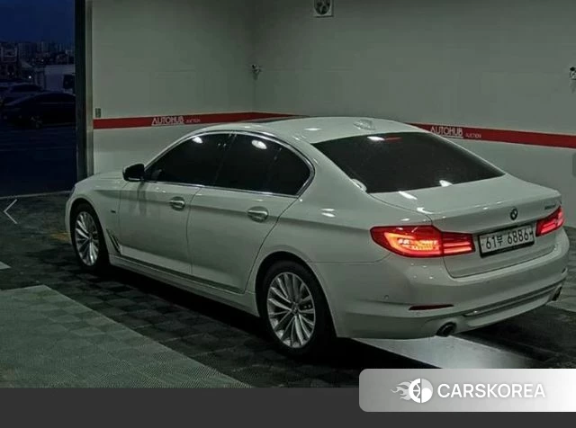 BMW 5 Series (G30) 2018 Белый из Кореи, фото 5