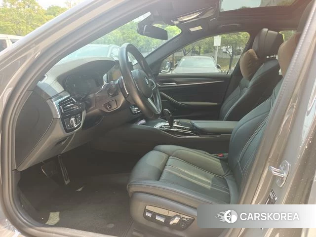 BMW 5 series (imported) 2022 Серебристо-серый из Китая, фото 3