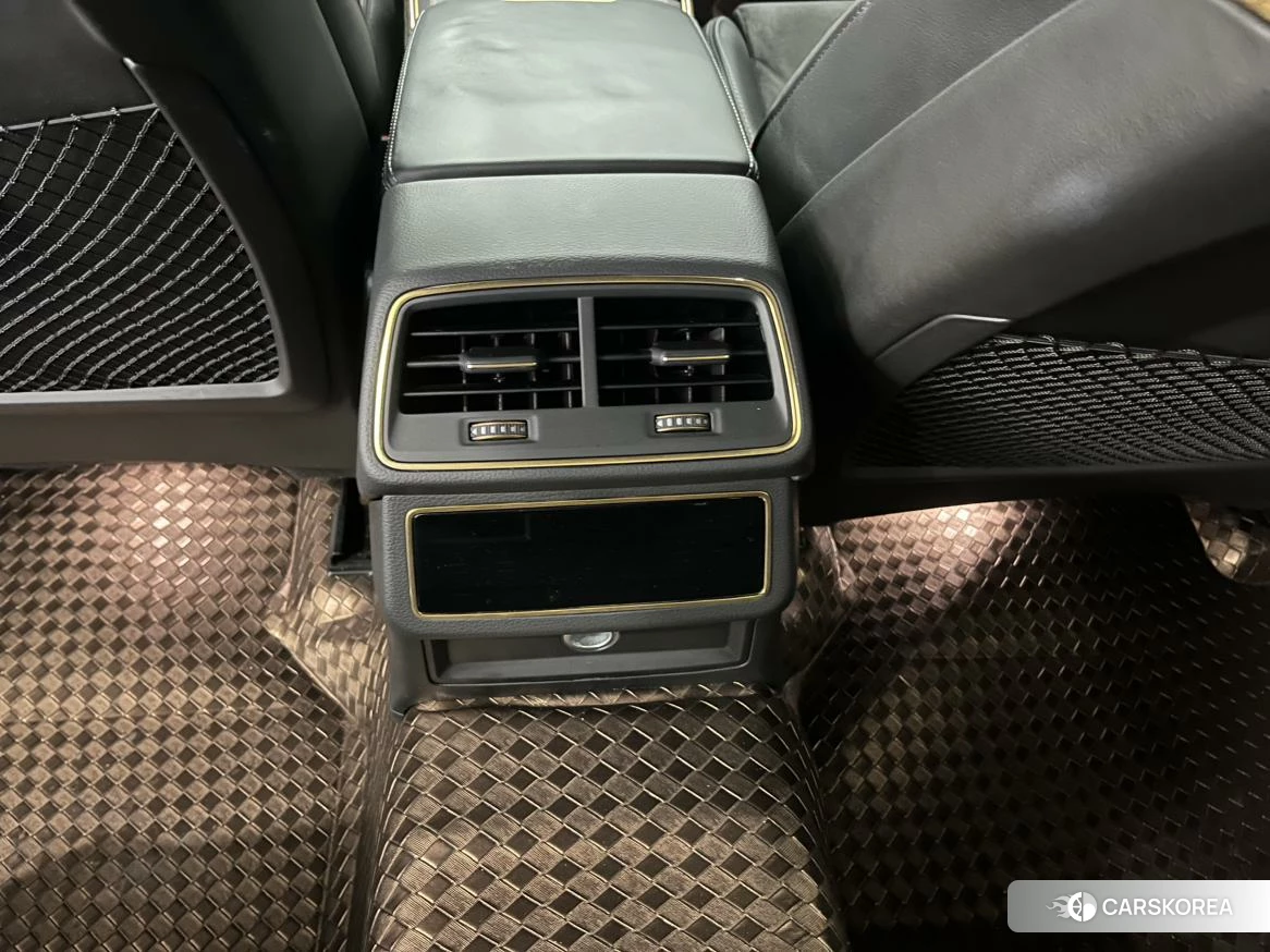 Audi A6L id 4405820 из Китая 9