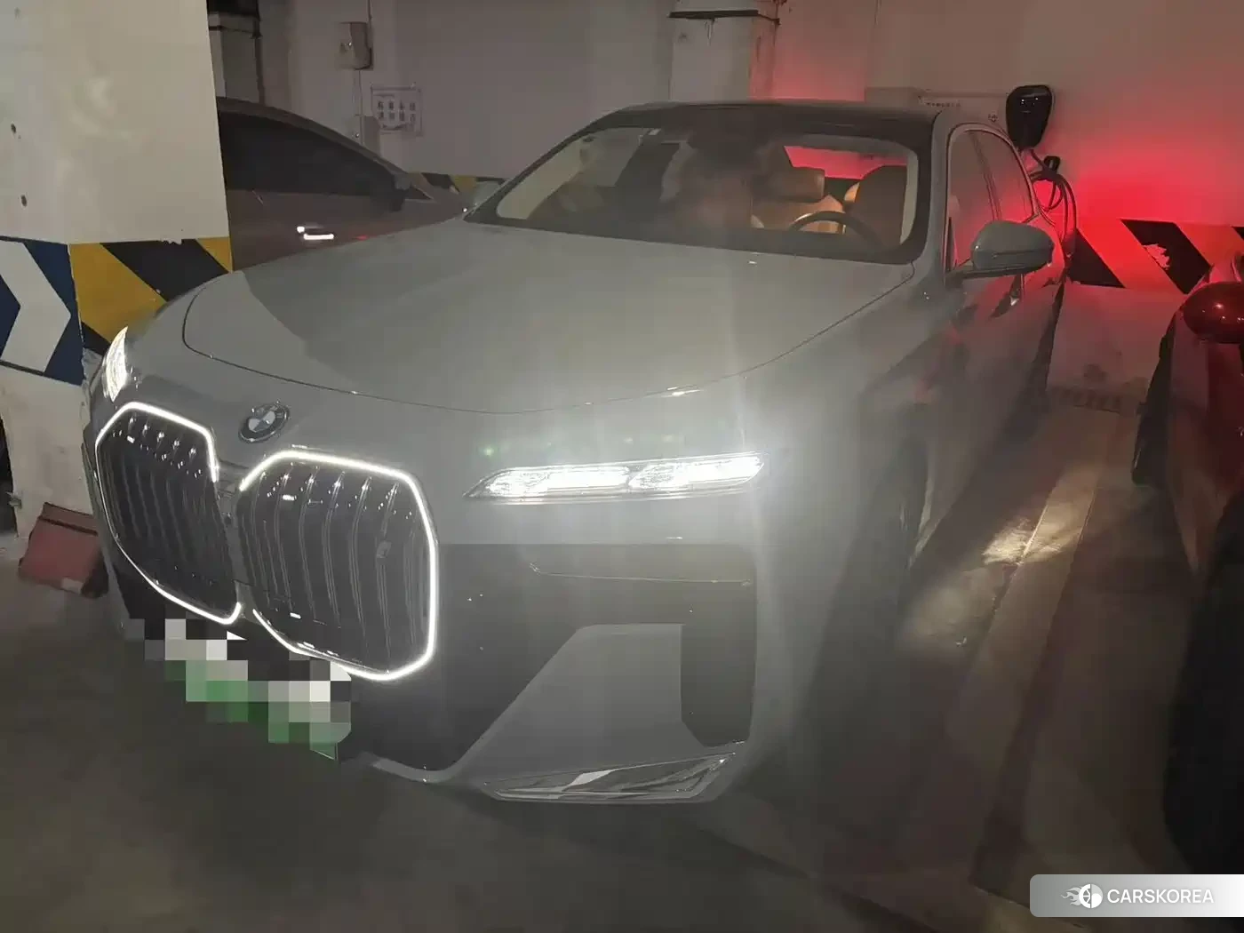 BMW i7 2023 Silver/gray из Китая, фото 3