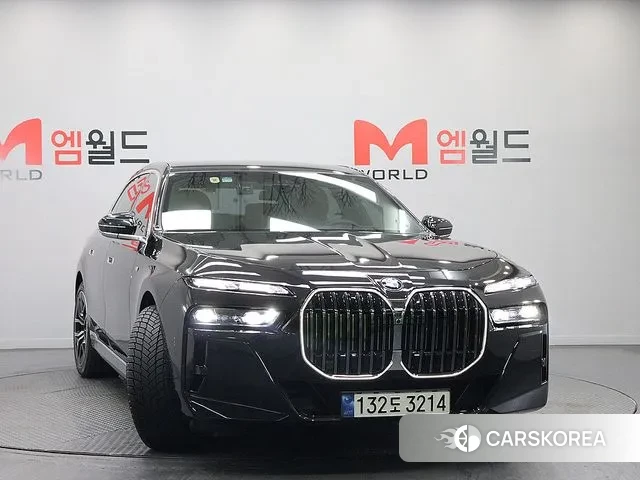 BMW 7 Series (G70) 2023 Черный из Кореи, фото 6