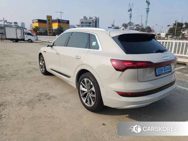 Audi e-Tron id 3690722 из Кореи 13