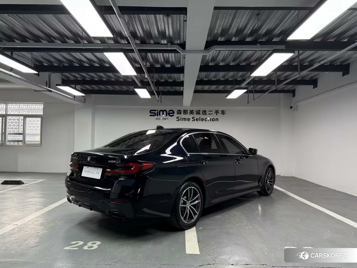 BMW 5 series 2021 Черный из Китая, фото 3