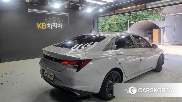 Hyundai Avante Hybrid (CN7) 2021 Серебристо-серый из Кореи, фото 4