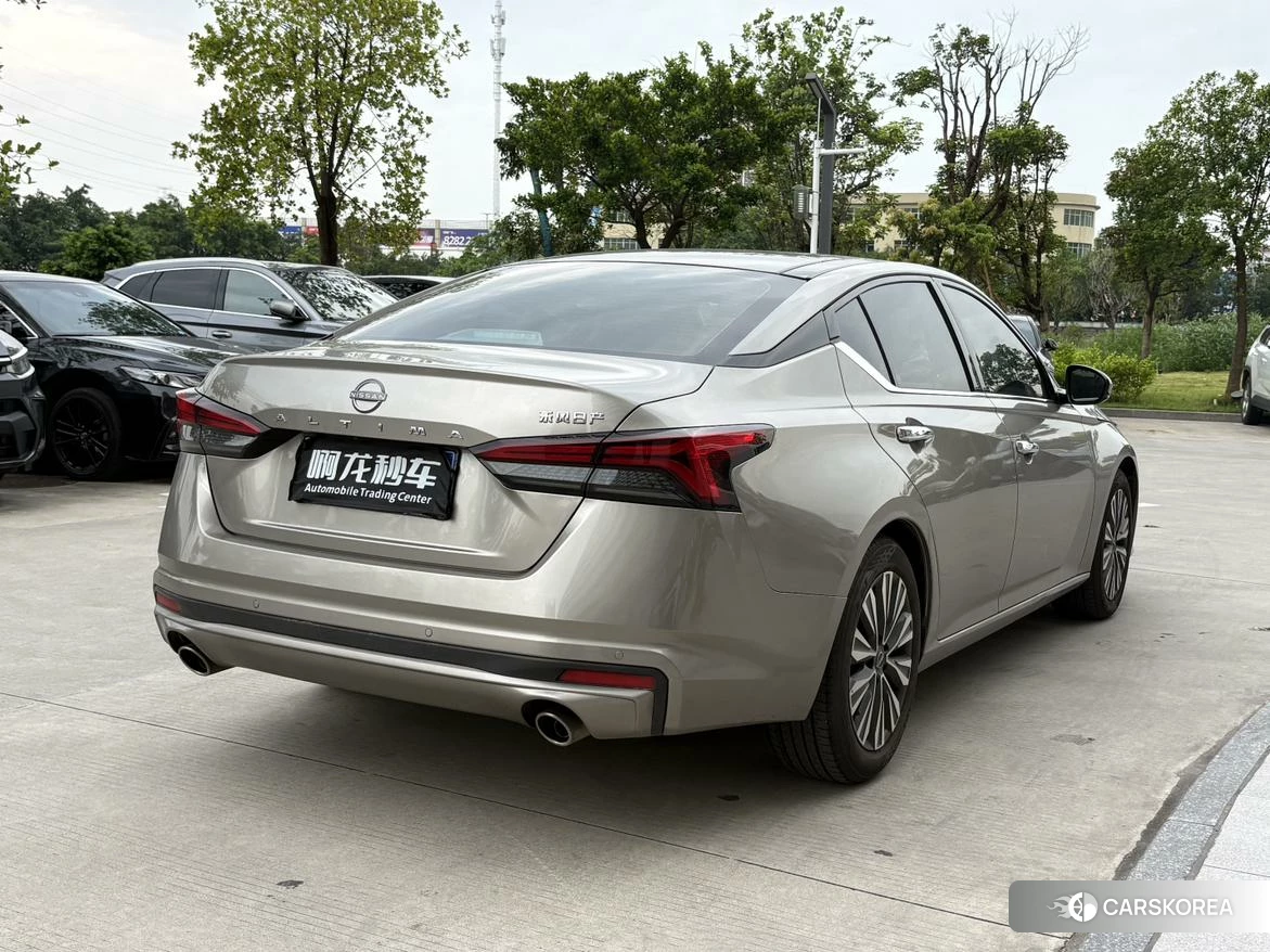 Nissan Teana 2022 Серебристо-серый из Китая, фото 3