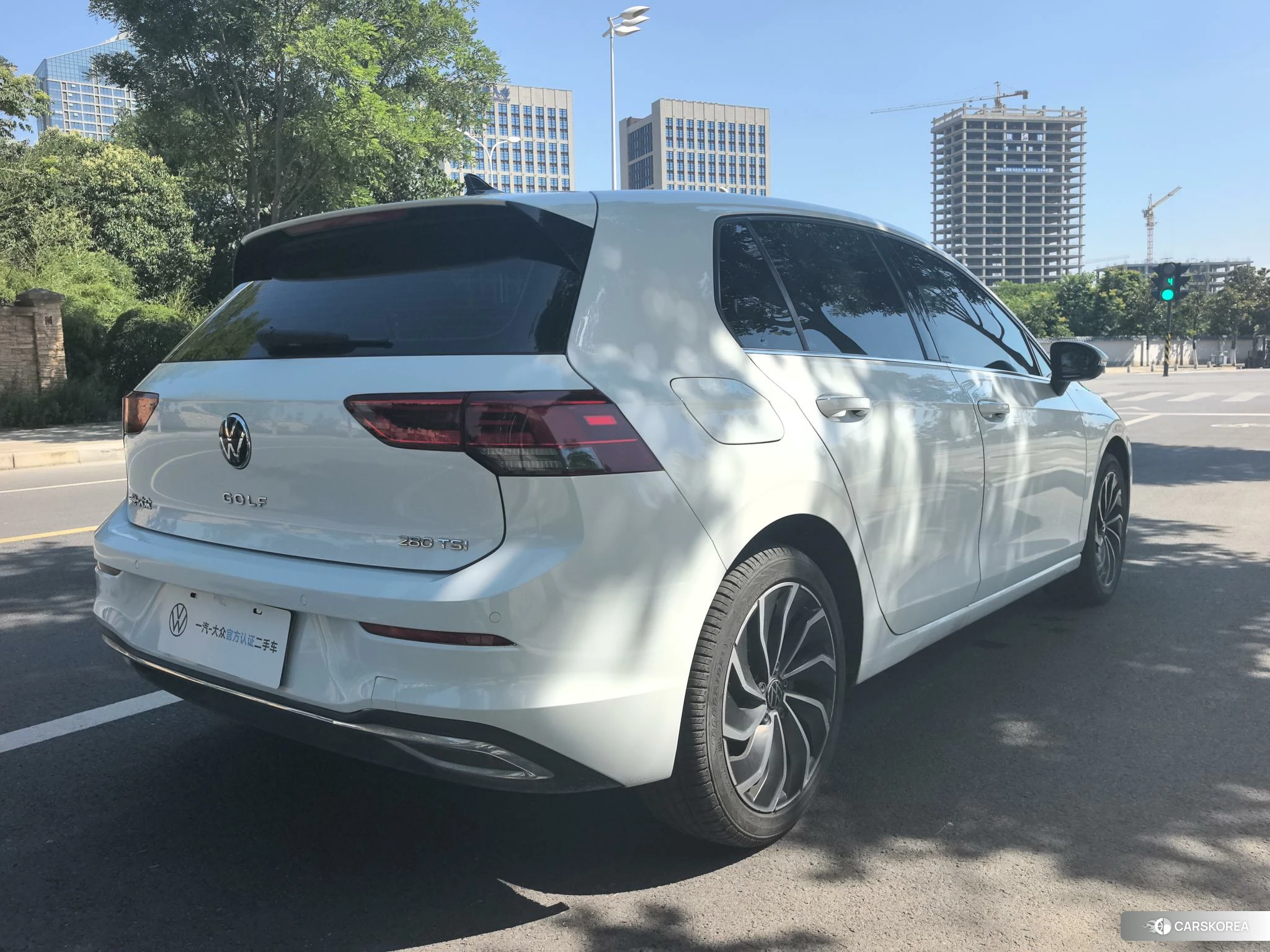 Volkswagen Golf 2024 Белый из Китая, фото 3