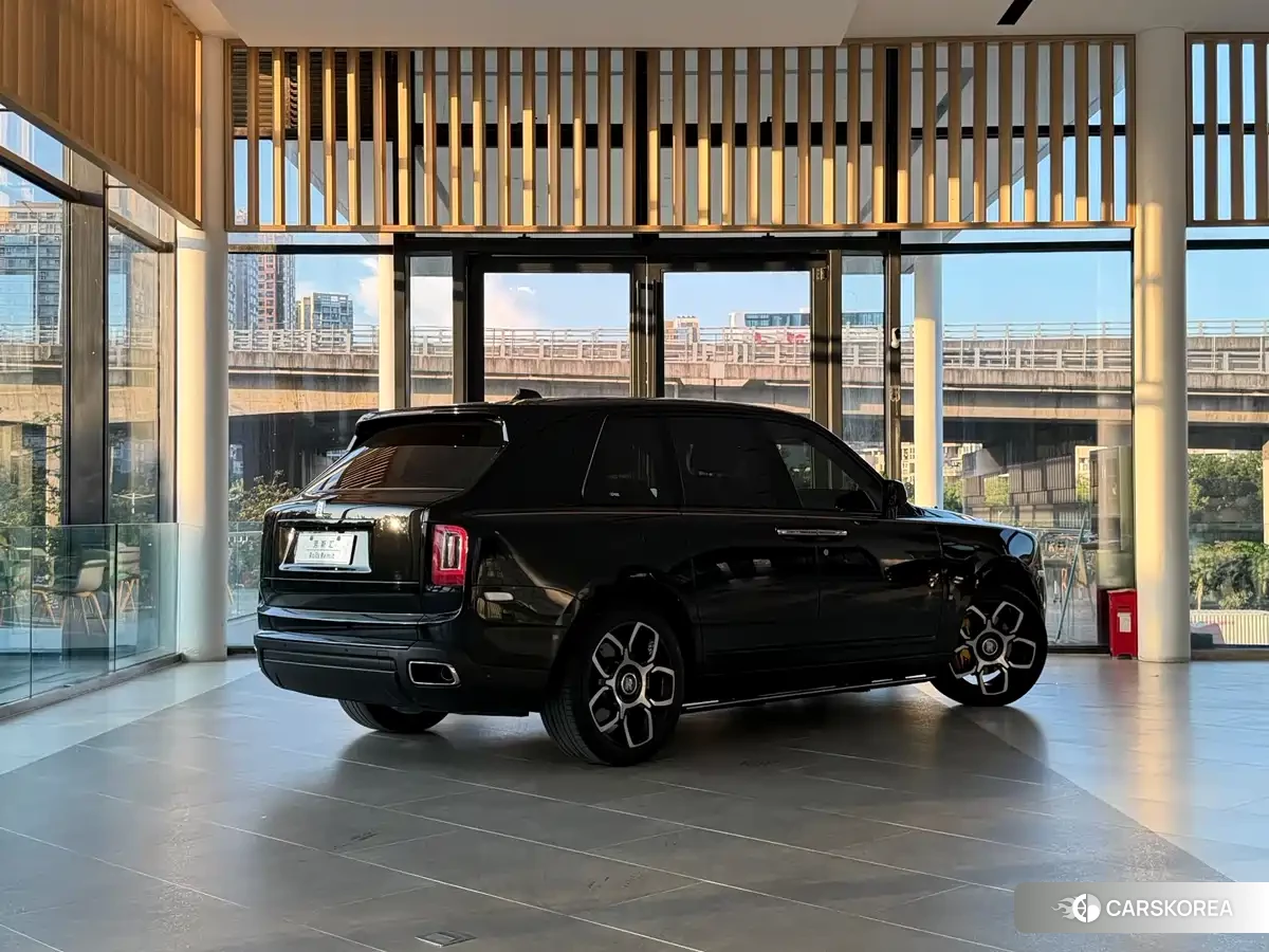 Rolls-Royce Cullinan 2023 Черный из Китая, фото 3