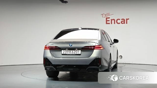 BMW 5 Series (G60) id 4548664 из Кореи 23
