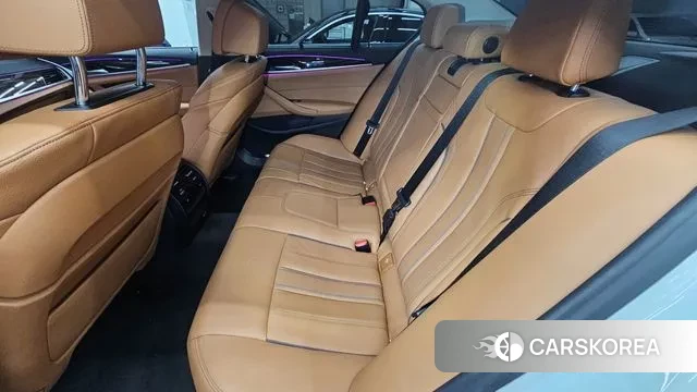 BMW 5 Series (G30) 2023 Белый из Кореи, фото 3